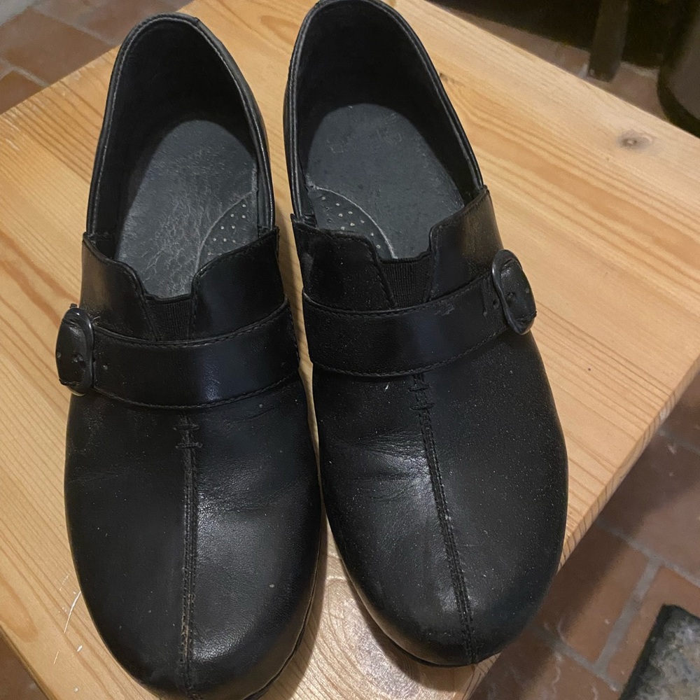 Dansko woman’s shoes. Black. Size 39